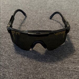 Put Viper Black and Gold Sunglasses